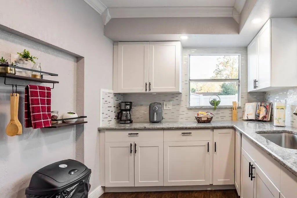 Holiday home Entirehouse W/Bush Garden View_Private Heated Pool Villa Tampa